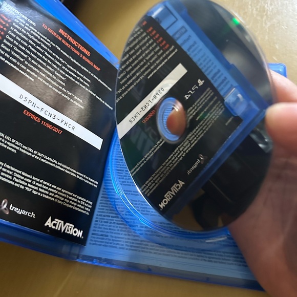 Call of Duty: Black Ops III for PS4 - Blue Case and game disc. - Picture 3 of 3